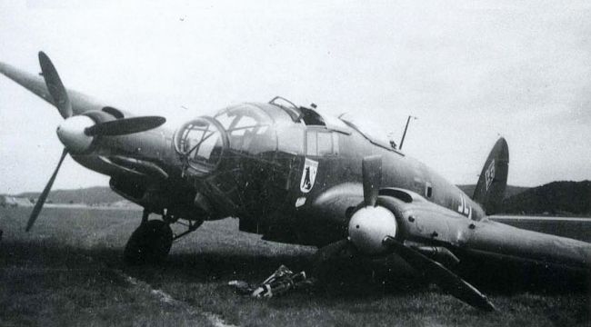 Heinkel-He-111-1.KG26-(1H+AH)-unit-emblem-during-Battle-of-Britain-1940-01.jpg